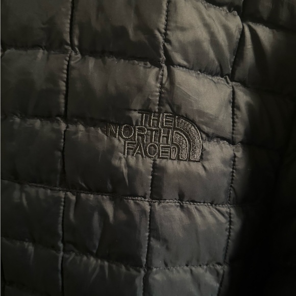 The North Face Men’s Thermoball Hoodie - Naxy XL - Picture 5 of 7